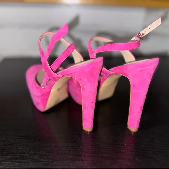 Stuart Weitzman women’s platform heels pink suede closed toe shoes-Size 8